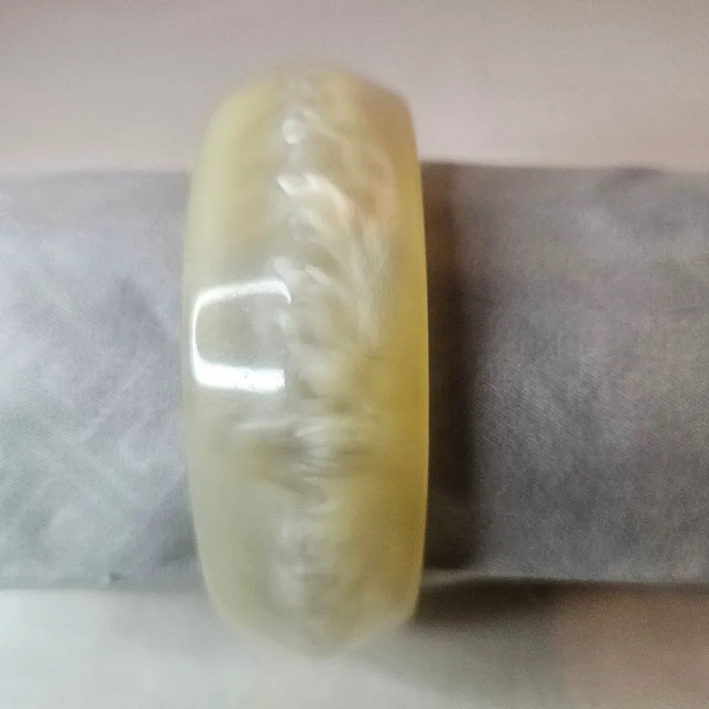 Vintage Cream Lucite Swirl Bangle 70s